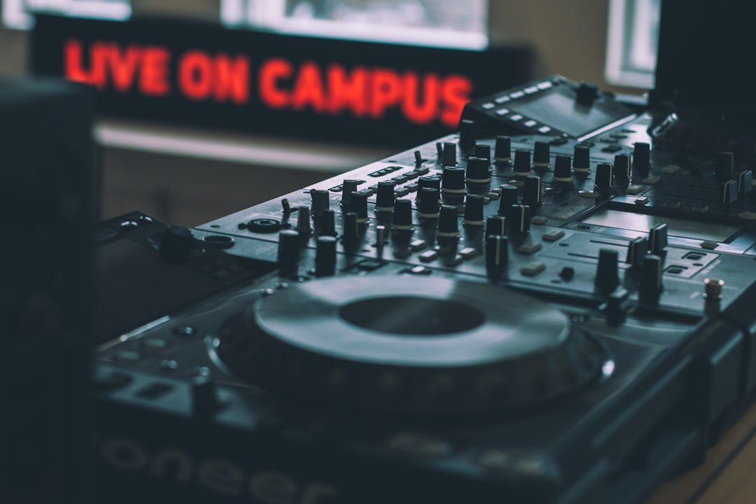 Professional audio mixing console for live events